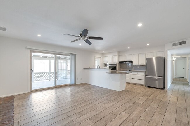 Building Photo - 5-Bedroom Tempe Home with Private Pool & Turf Yard Near ASU