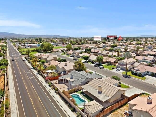 Building Photo - 80676 Willow Ln