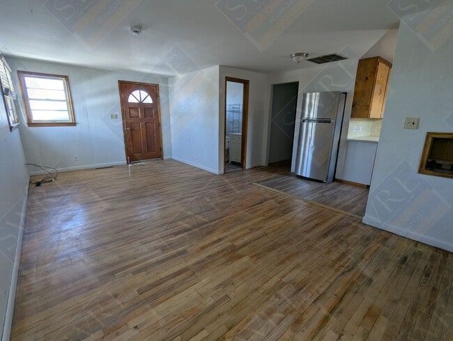 Building Photo - 902 1/2 Wyoming-