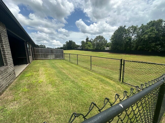 Building Photo - 15428 County Rd 192