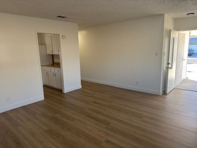 Building Photo - 3Bedroom ranch style home with large backyard