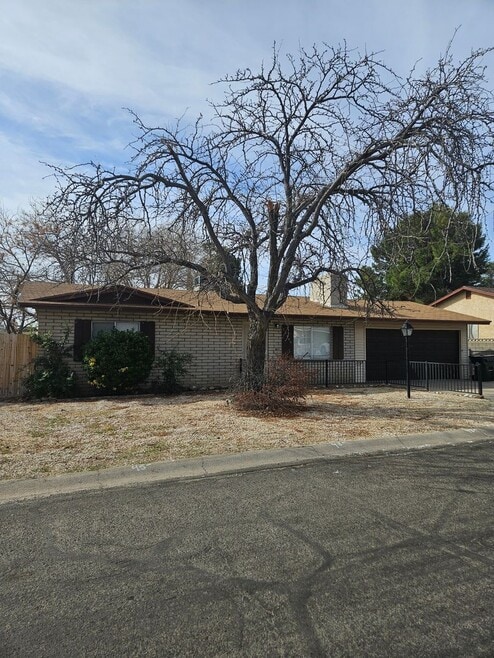 Building Photo - 1080 Hillside Dr
