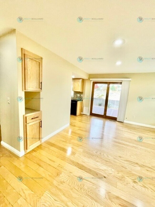 Building Photo - Beautiful- 4 Bedroom, 3 Bath, 3 Car Garage, NW Reno!