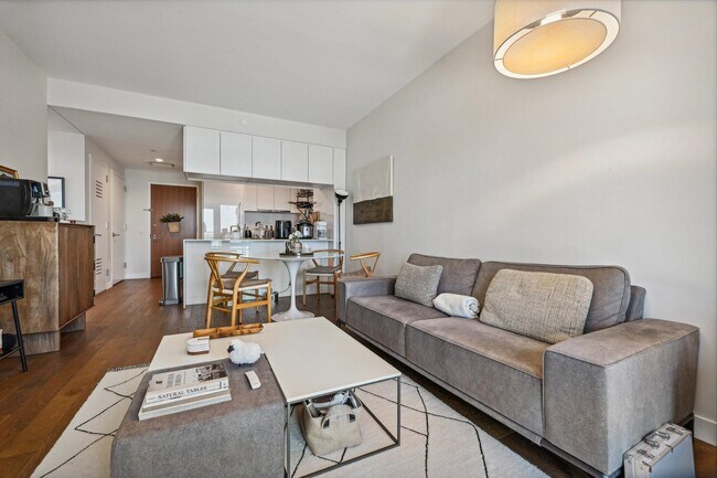 Building Photo - 99 Hudson St