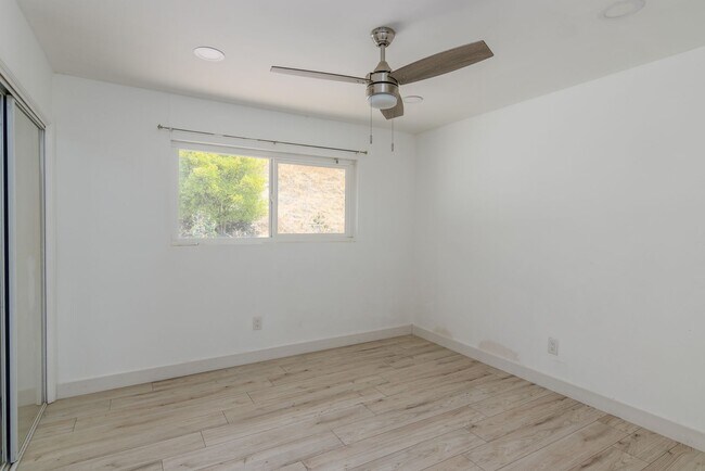Building Photo - Refreshed 5-bedroom, 3-bathroom home locat...