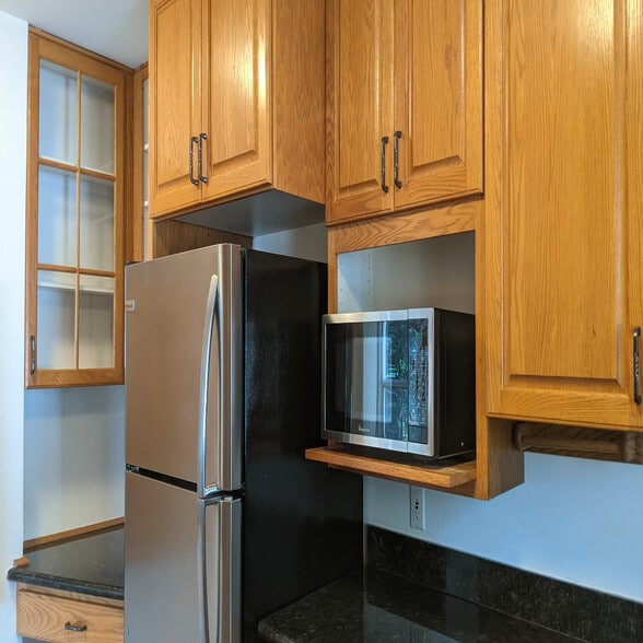 Building Photo - 1036 NE 102nd St