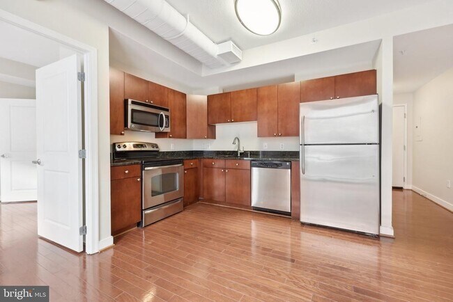 Building Photo - 155 Potomac Passage