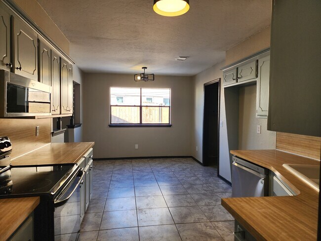 Building Photo - 1109 S Bouziden Dr