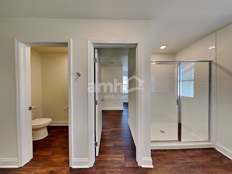 Building Photo - 678 Carnaby Ln