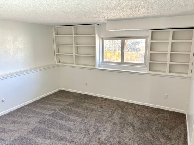 Building Photo - Remodeled 3bd 2ba ready for rent in Fox Hill neighborhood Aurora CO