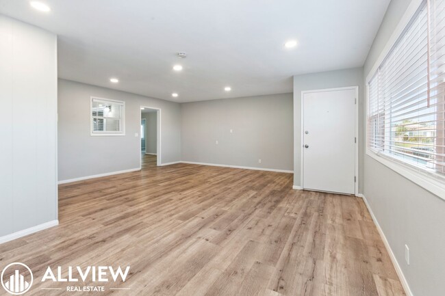 Building Photo - Rare Newly Renovated 5 Bath/2 Bath Availab...