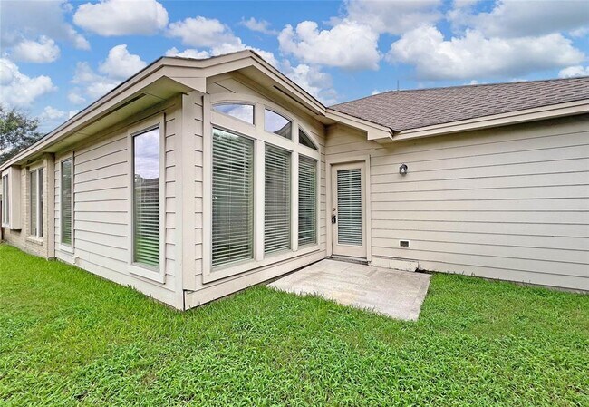 Building Photo - 27522 Gatlin Ln
