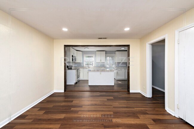 Building Photo - Newly Renovated 3 Bed 2 Bath Home in Mobile