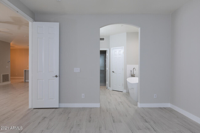 Building Photo - 7508 E Earll Dr