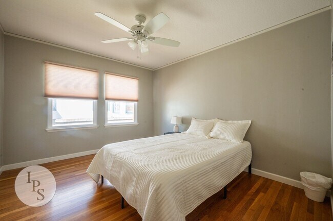 Building Photo - Beautifully Updated Fresno High Home - Walkable to Gazebo Gardens, 3BR/1BA, Partially Furnished