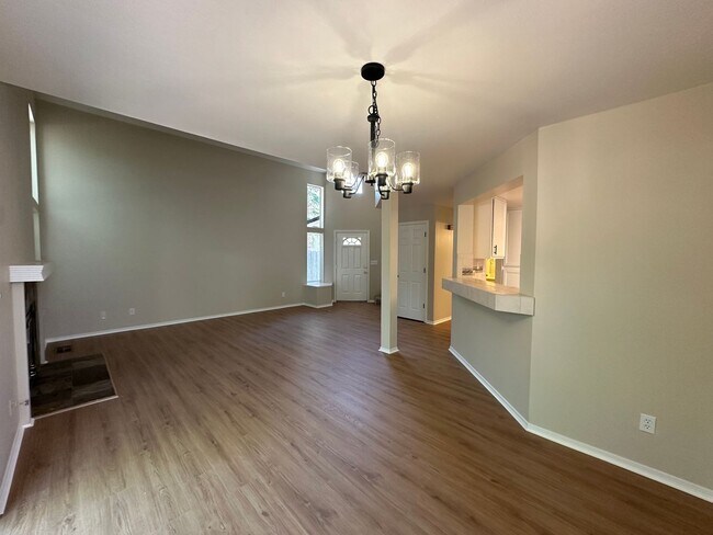 Building Photo - 2-Bedroom Home with Loft in Lakeridge Springs