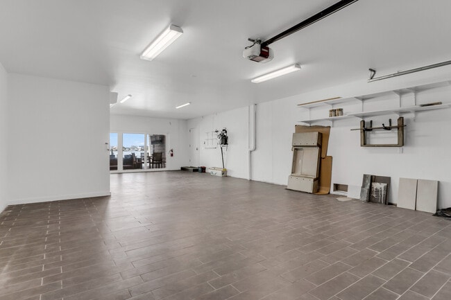 Building Photo - 905 Bay Point Dr