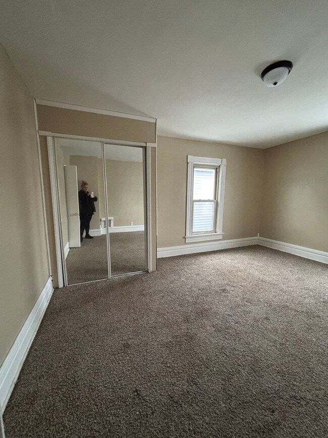 Building Photo - 3 Bdrm 1.5 Bath Duplex in Union Township