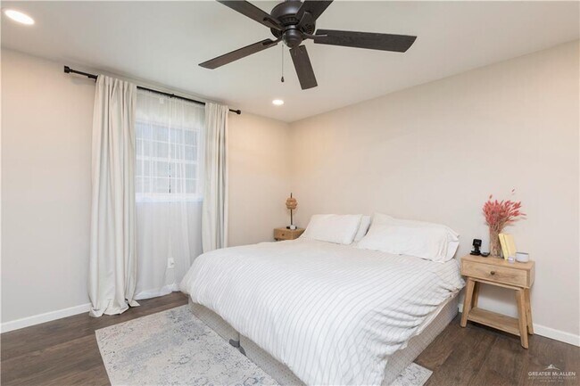 Building Photo - 23 Ulex Ave