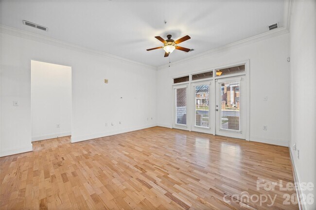 Building Photo - 2938 Selwyn Ave