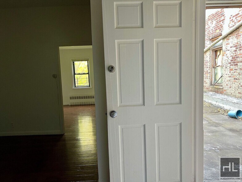 Primary Photo - 9506 Avenue L