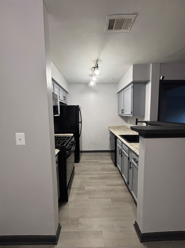 Building Photo - 8961 Town Center Cir