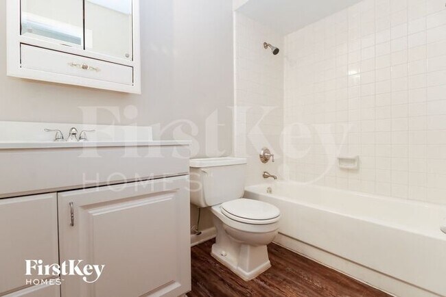 Building Photo - 1007 Park St