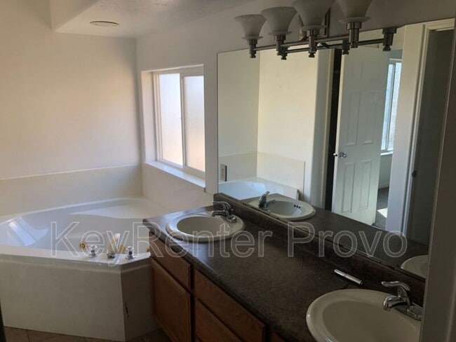 Building Photo - 852 S Slate Canyon Dr