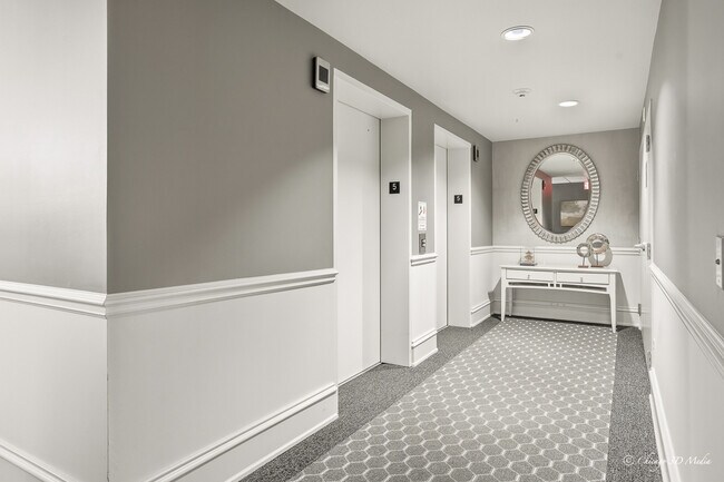 Building Photo - 515 Main St