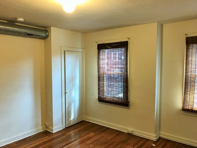 Building Photo - VERY NICELY DONE OAKLAND HOUSE AVAILABLE AUGUST 2026!