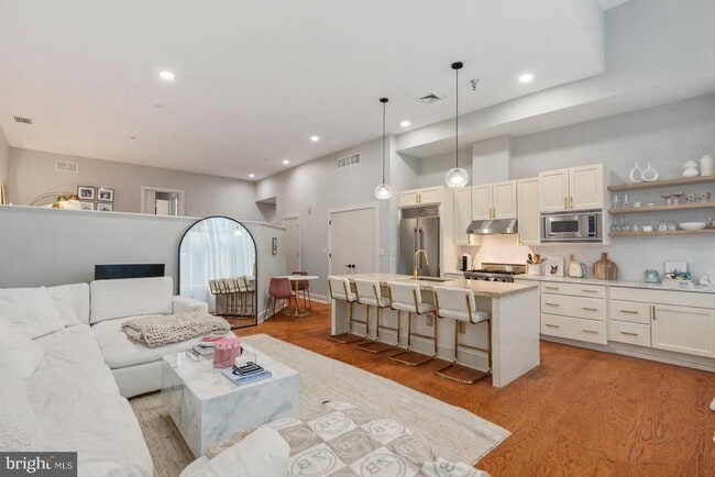 Building Photo - 23 S 23rd St