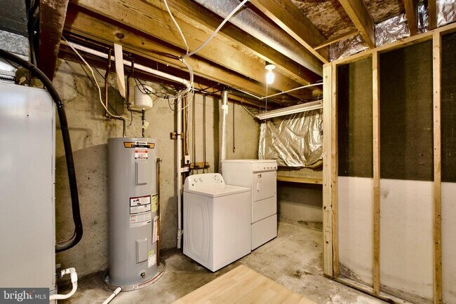 Building Photo - 6643 Medinah Ln