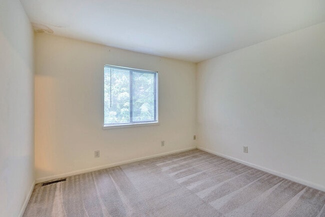 Building Photo - 306 Harvest Dr