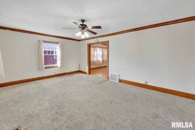 Building Photo - 2601 W Kenwood Ave