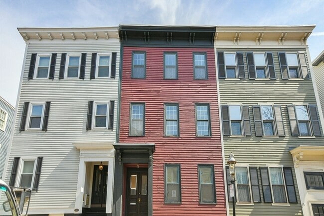 Building Photo - 31 Pleasant St