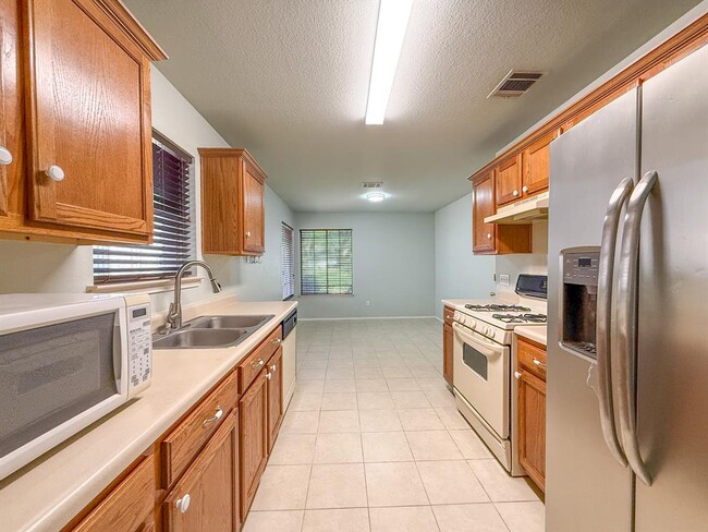 Building Photo - 11101 Franklins Tale Loop