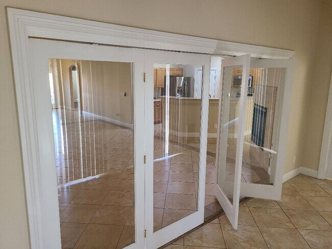 Building Photo - Amish #2