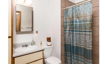 Building Photo - 918 E 17th St