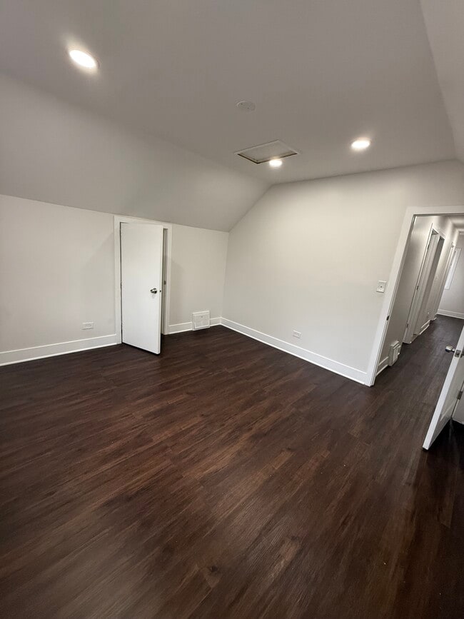 Building Photo - 2011 Grey Ave