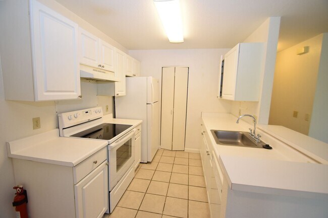 Building Photo - PARKGLEN AT WAIKELE – Clean and well-maint...