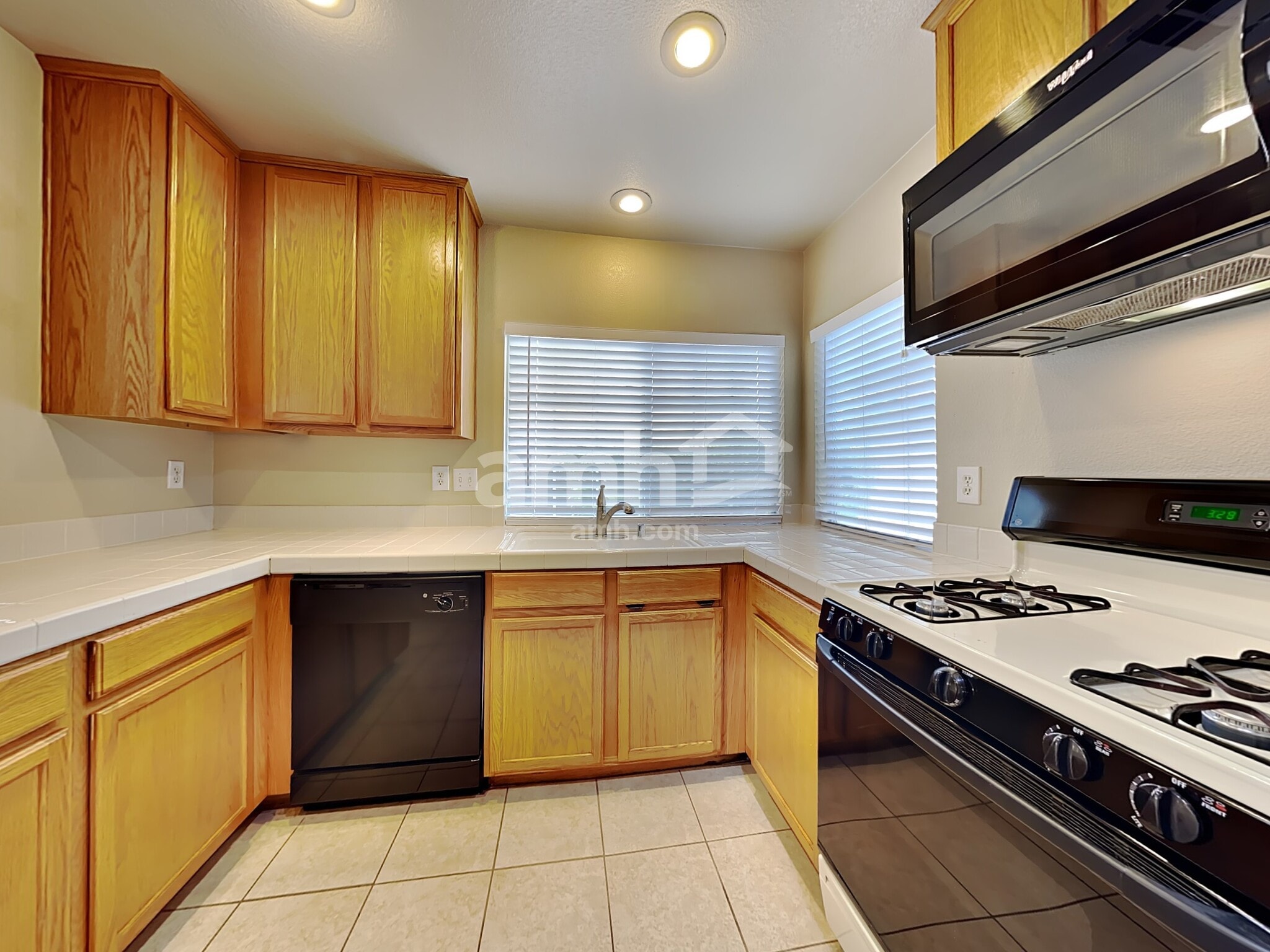 Building Photo - 909 Ortega Hill
