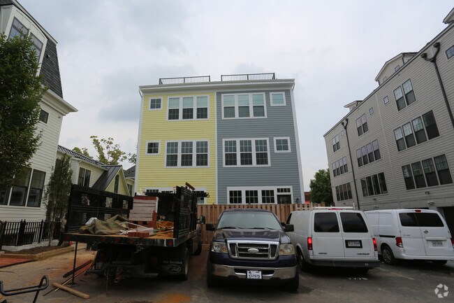 Building Photo - Morton Street Mews