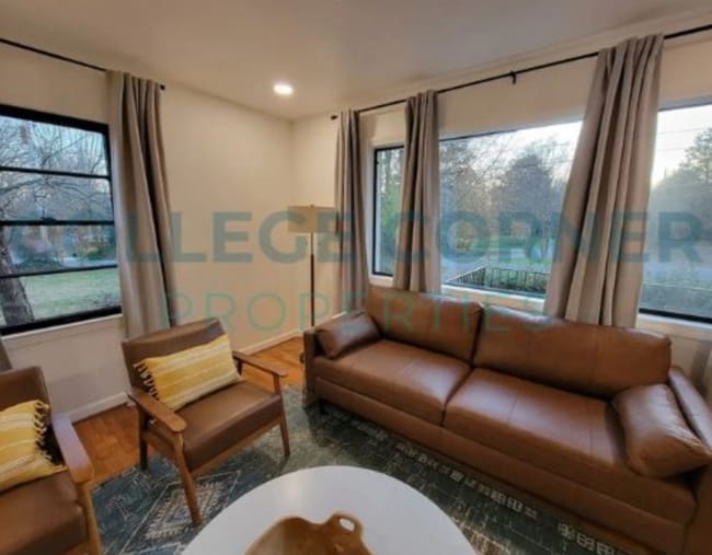 Building Photo - 285 Crepe Myrtle Cir