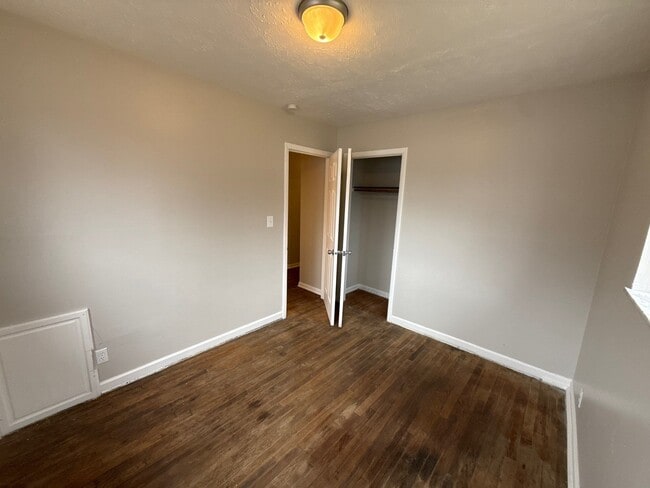 Building Photo - 5331 Oliver Ave