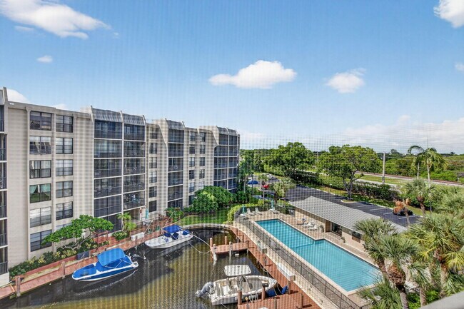 Building Photo - 20 Royal Palm Way