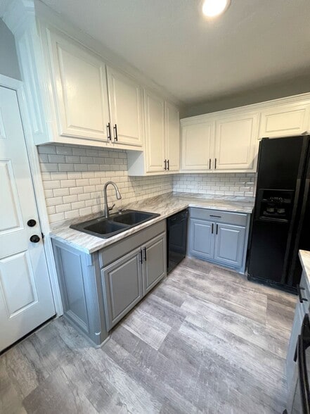 Building Photo - 1108 NW Maple Ave