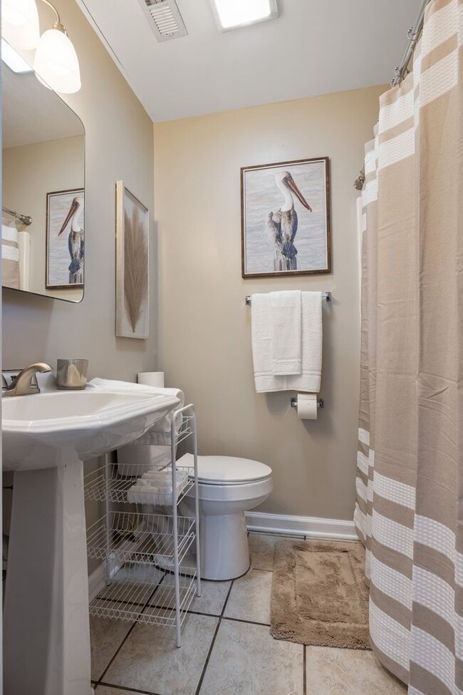 Building Photo - 707 Bagwell Ct