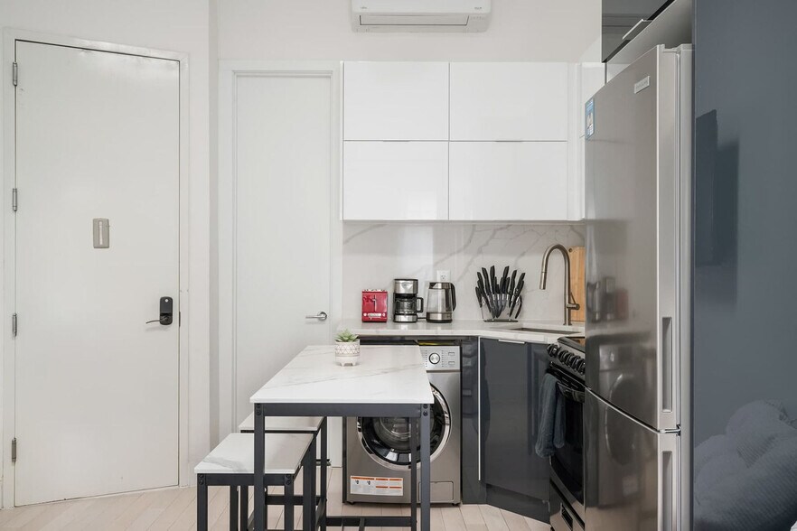 Building Photo - 317 E 78th St