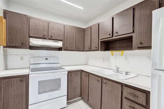 Building Photo - 4731 NW 10th Ct