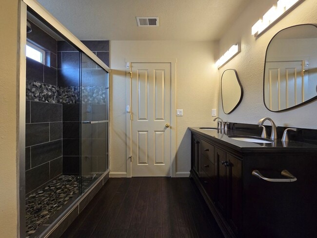 Building Photo - 7250 Via Verde